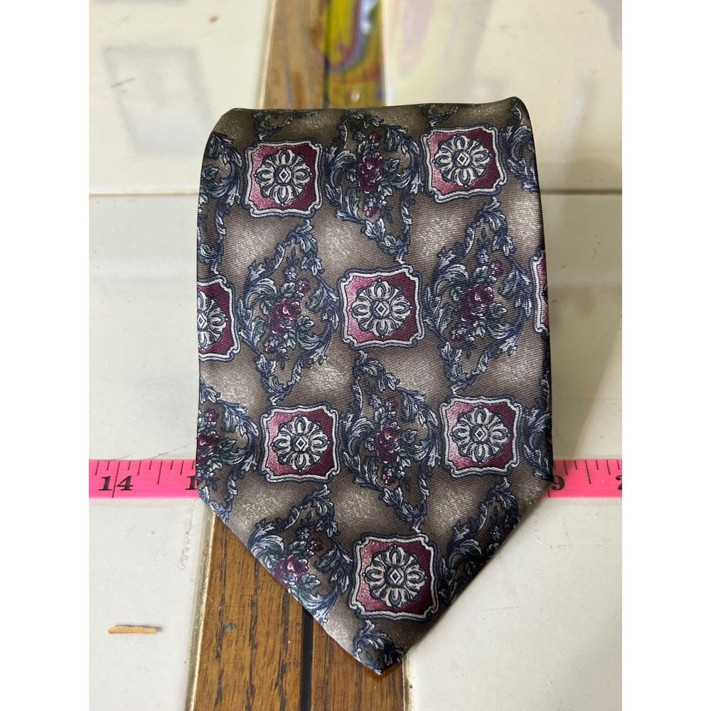 Louis Feraud Paris Mens Silk Tie Medallion Floral Italian Silk Taupe Burgundy 4"